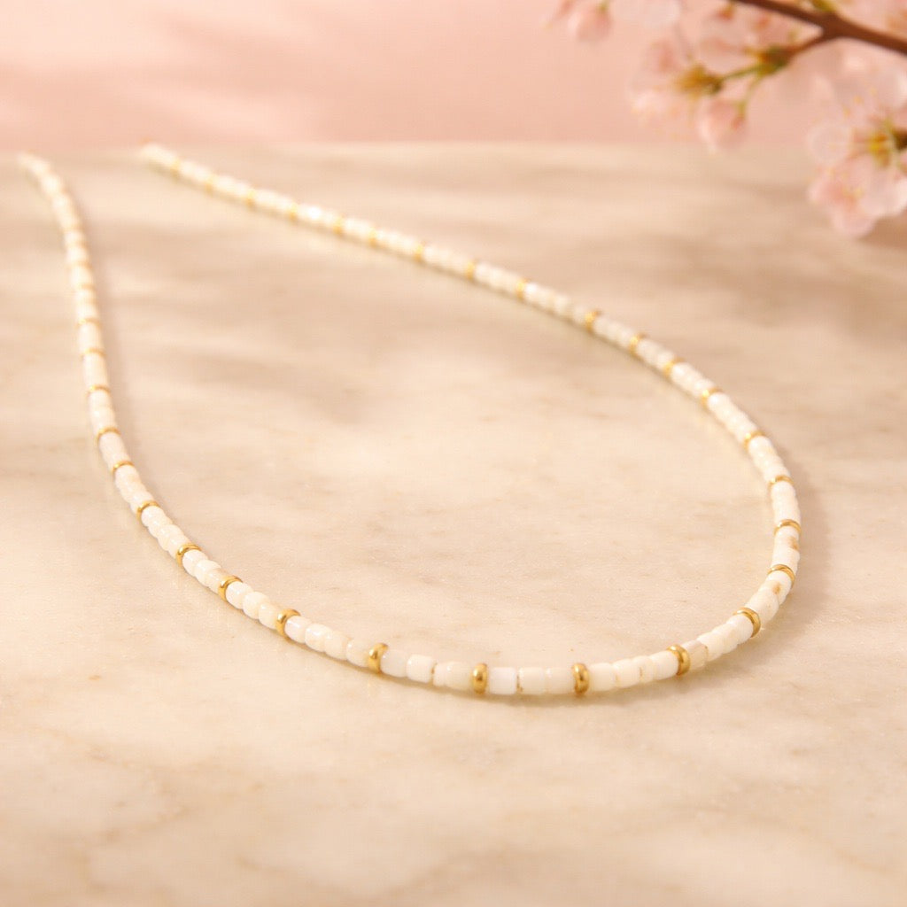 WHITE FRITILLARY (MOTHER OF PEARL) AND GOLD BEADED NECKLACE