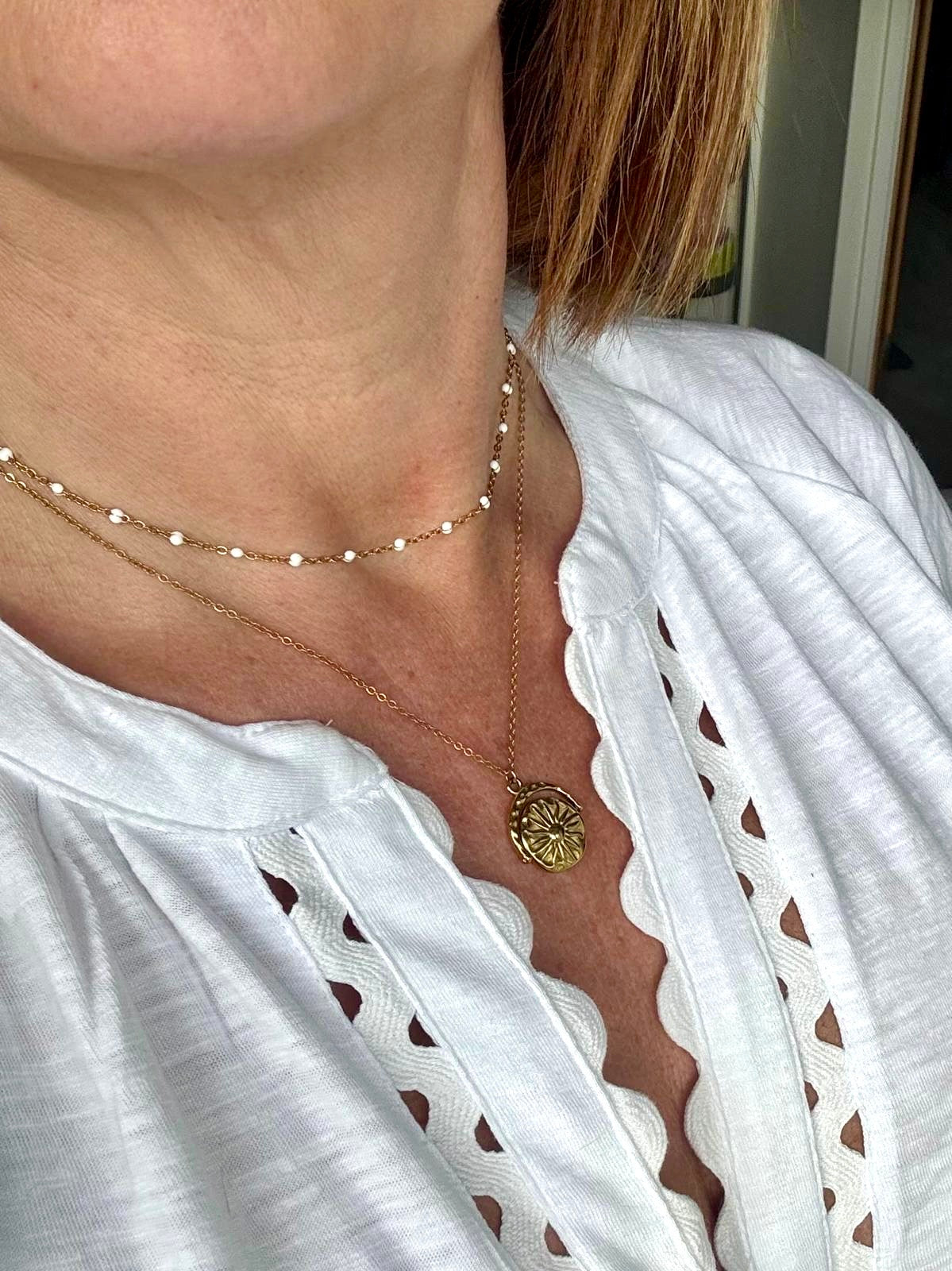 White beaded Lip Chain Necklace