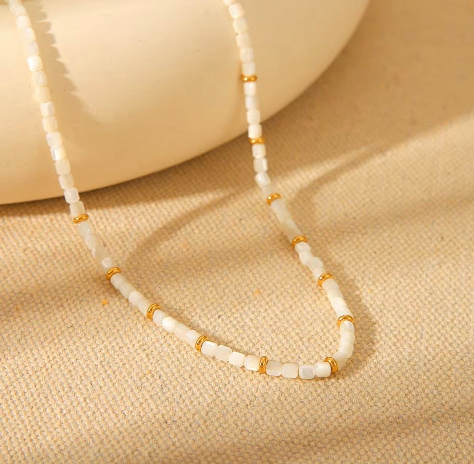 WHITE FRITILLARY (MOTHER OF PEARL) AND GOLD BEADED NECKLACE