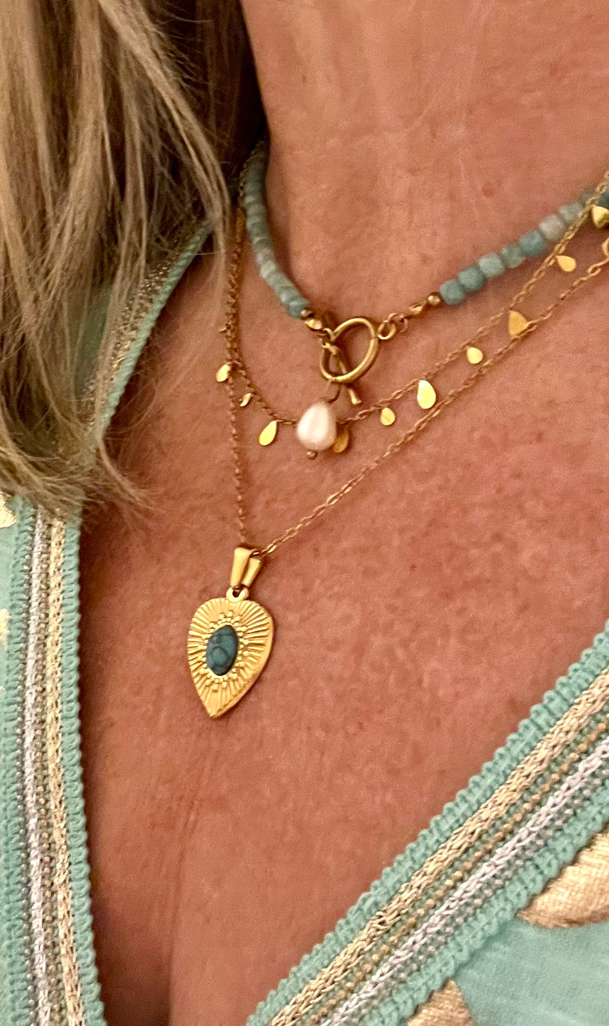 18K GOLD HEART AND TURQUOISE STONE PENDANT NECKLACE