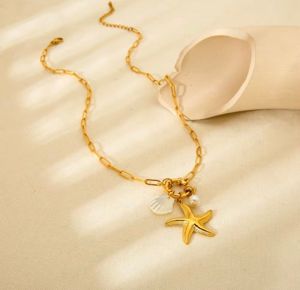 18k Gold Starfish Charm Necklace